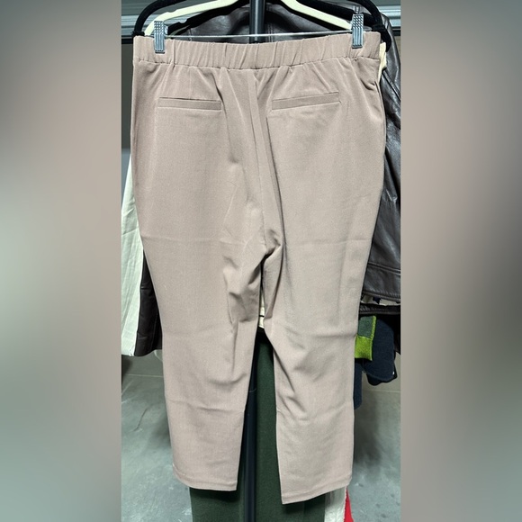 Les Serein | Hollie Mid Rise Straight Pant - Picture 4 of 5